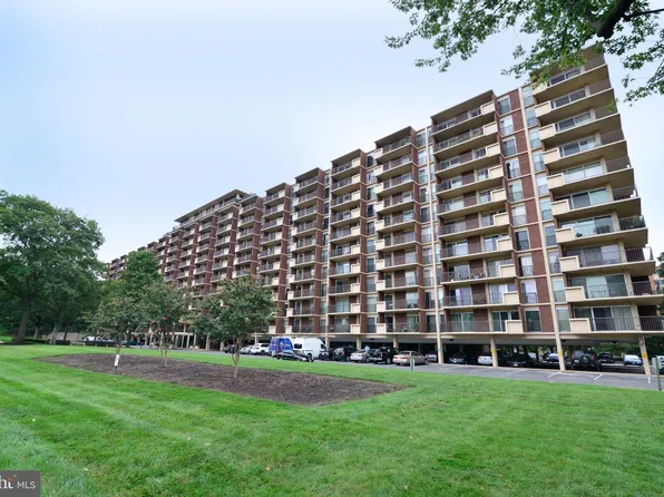 1300 Army Navy Dr APT 823, Arlington, VA 22202