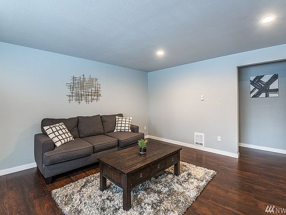 4th image of 118 157th St E
