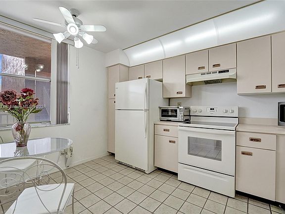 5th image of 10456 NW 24th Pl APT 301
