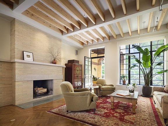3rd image of 41 W 70th St