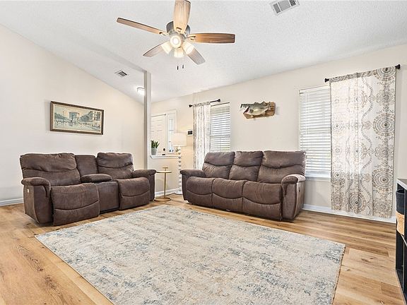 4th image of 805 India Rd