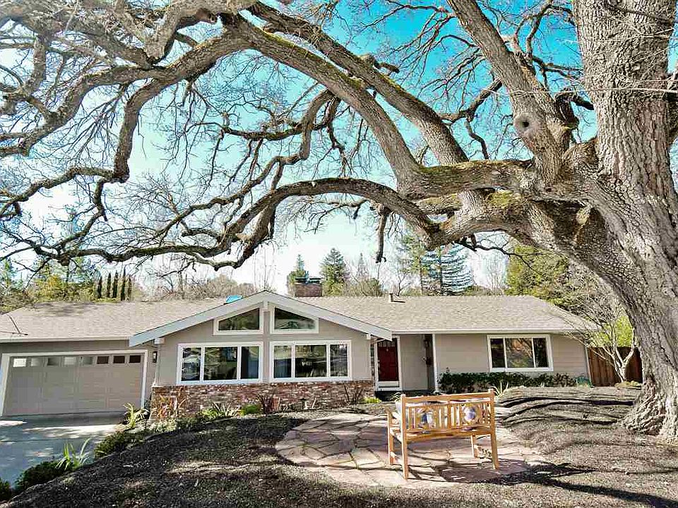 1st image of 33 Green Oaks Ct