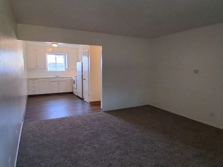 1315 N Garden — Photo 11