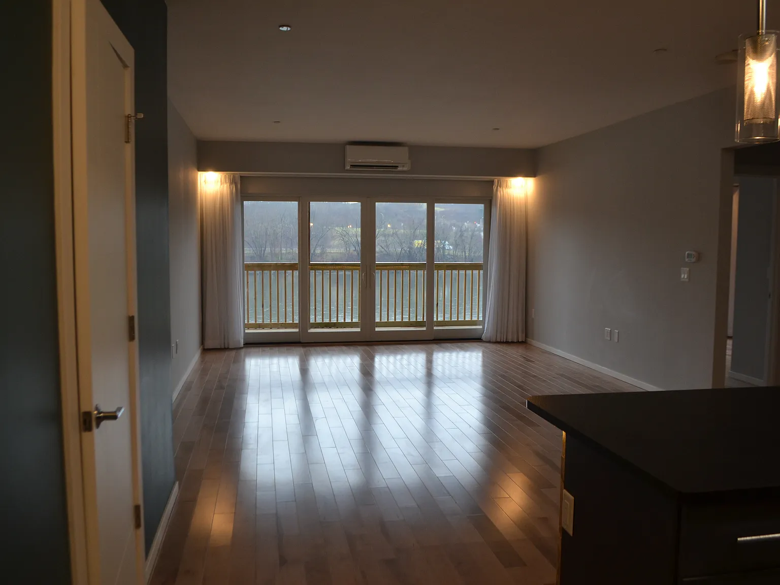 1 bed, 850 sqft, $1,240 — Photo 3