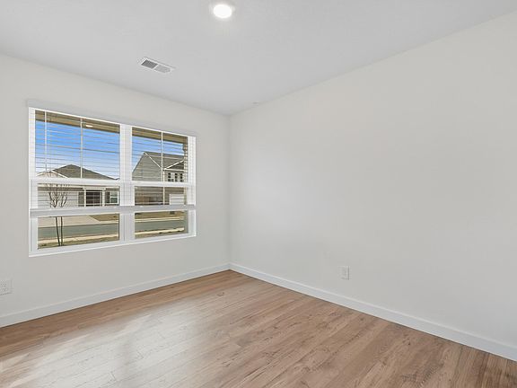 4th image of 3942 Billie Ln NE