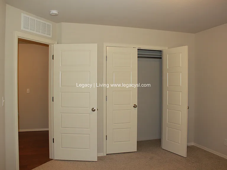 14734 S Urbana Ave — Photo 27