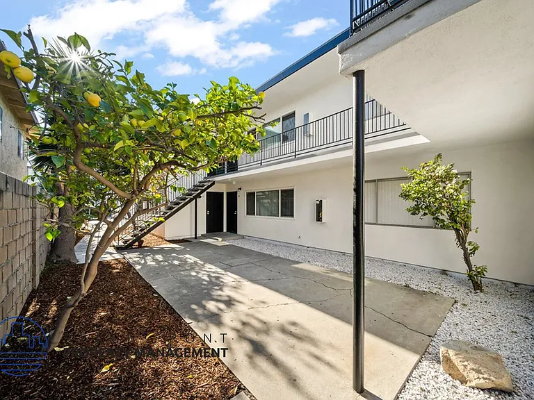 1032 Bonita St — Photo 15