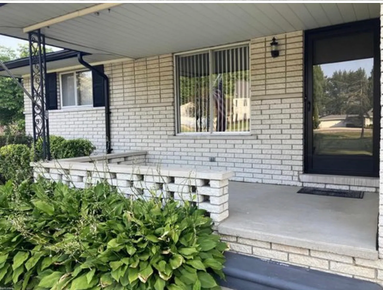 3 bed, 1700 sqft, $2,400 — Photo 2