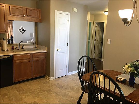 4th image of 835 Halyard Dr