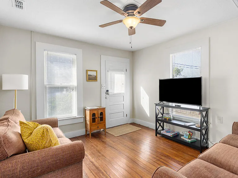 318 Lytle St — Photo 5