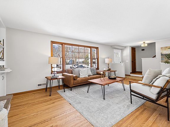5th image of 3100 Shadyview Ln N