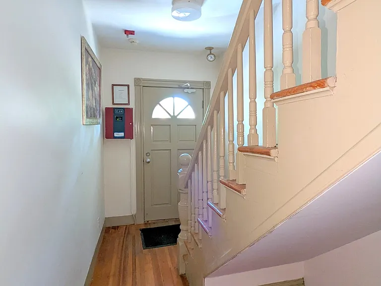 7 Locke St #1 — Photo 23
