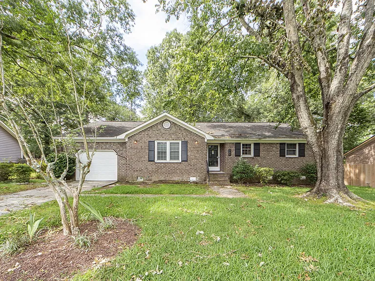 305 Chessington Cir — Photo 1