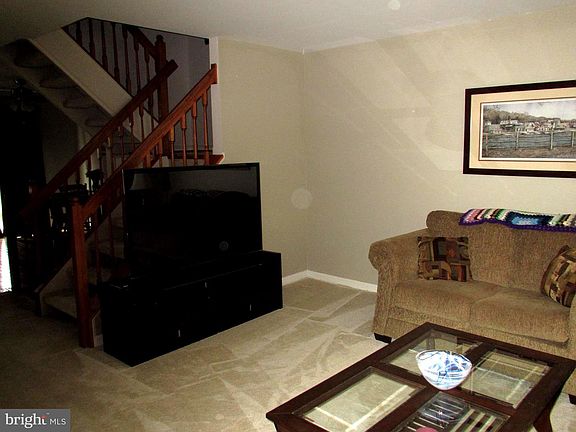 3rd image of 6007 Raina Dr