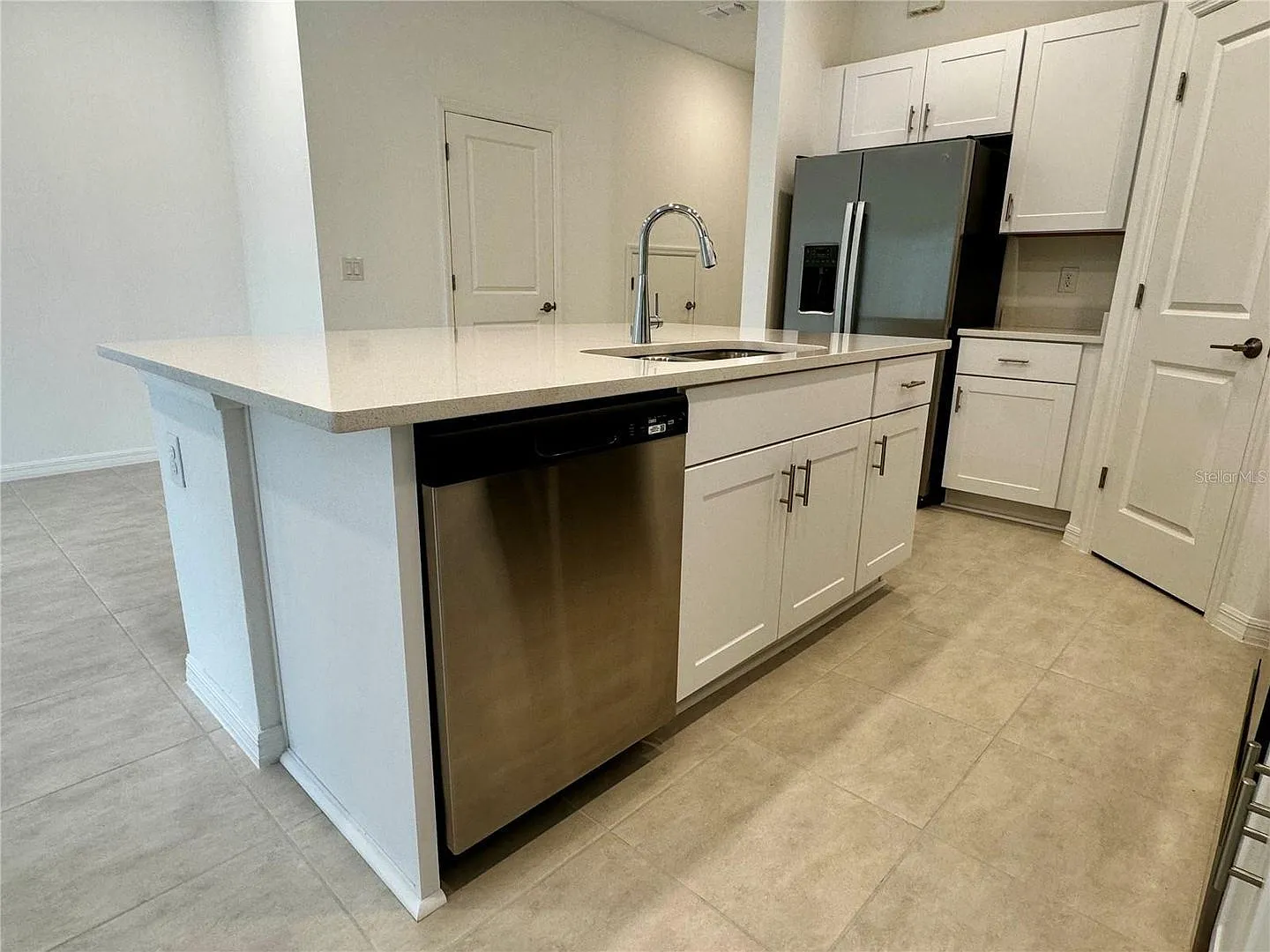 3 bed, 2.5 bath, 1373 sqft, $1,900 — Photo 4