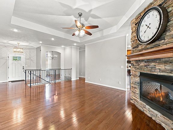 4th image of 1646 N Waterstone Avenue