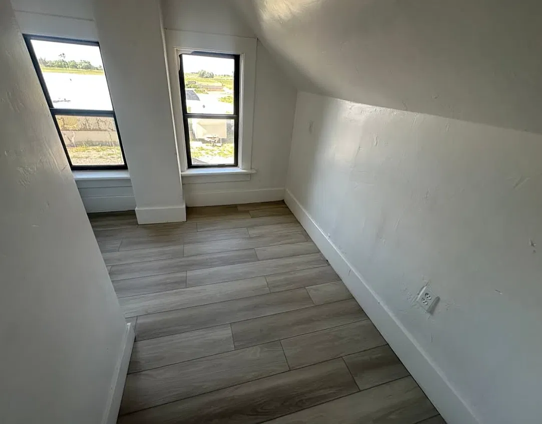 2 bed, $1,049 — Photo 2