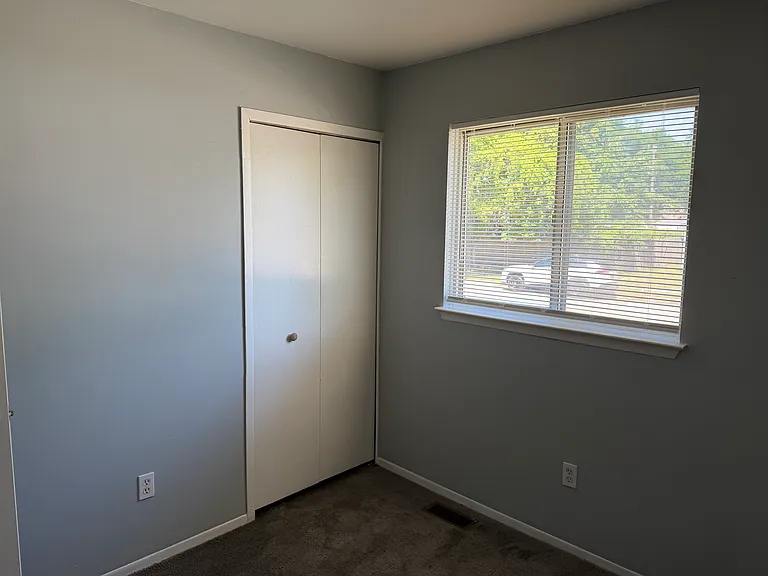 13050 Georgiana Ave — Photo 7