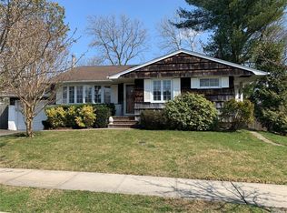 46 Alexander Dr, Syosset, NY 11791