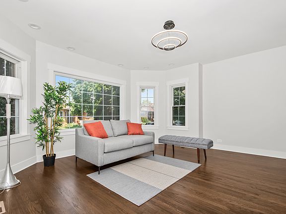 4th image of 5529 W Cornelia Ave