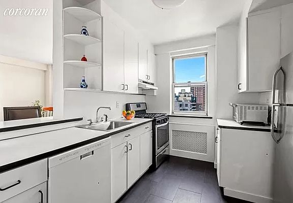 4th image of 3725 Henry Hudson Pkwy W #12FG