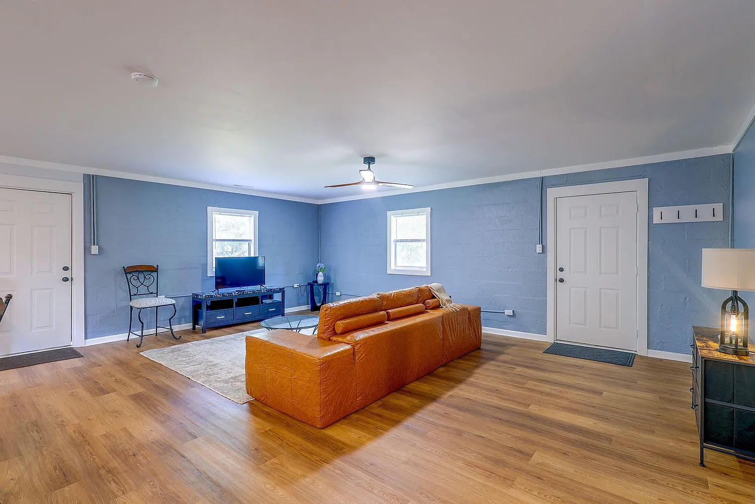 2 bed, 1.0 bath, 1399 sqft, $3,290 — Photo 3