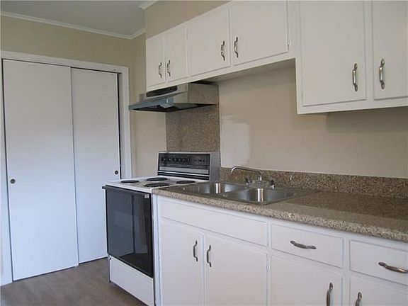 3rd image of 1313 Clyde Dr