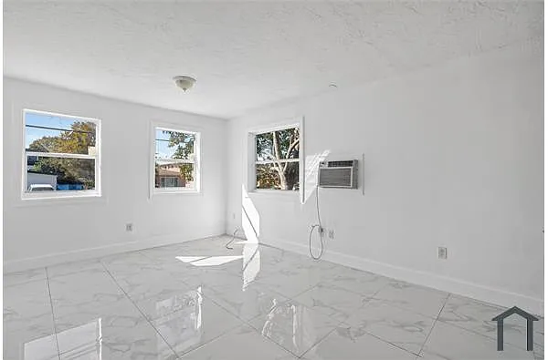 Building Photo - 767 NW 35th St #2