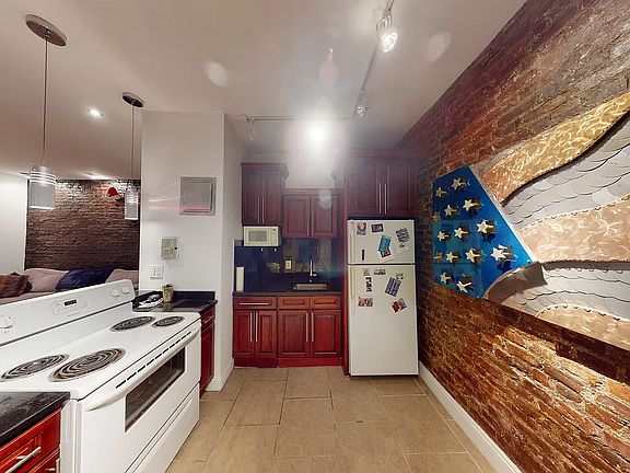 4th image of 234 E 14th St APT 2D