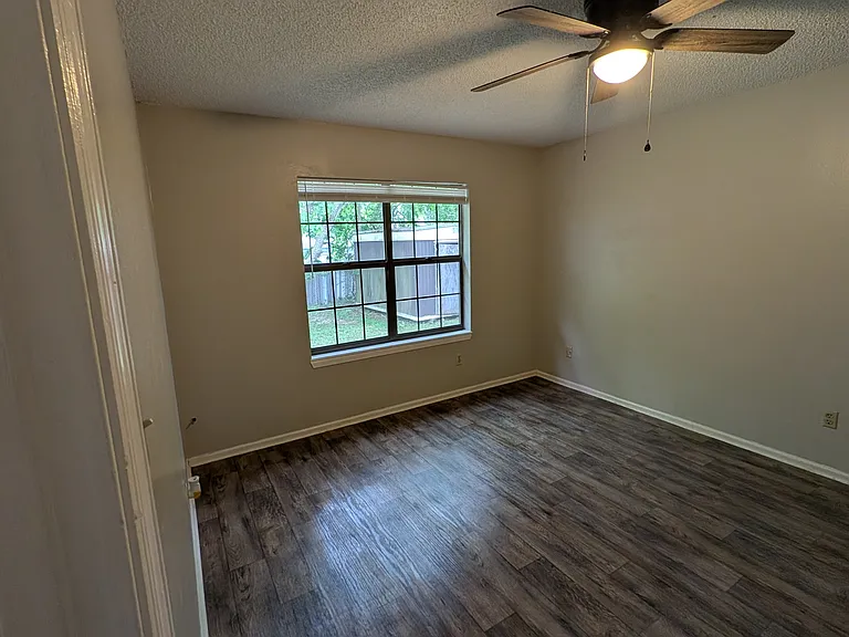 1609 Amour Dr — Photo 13
