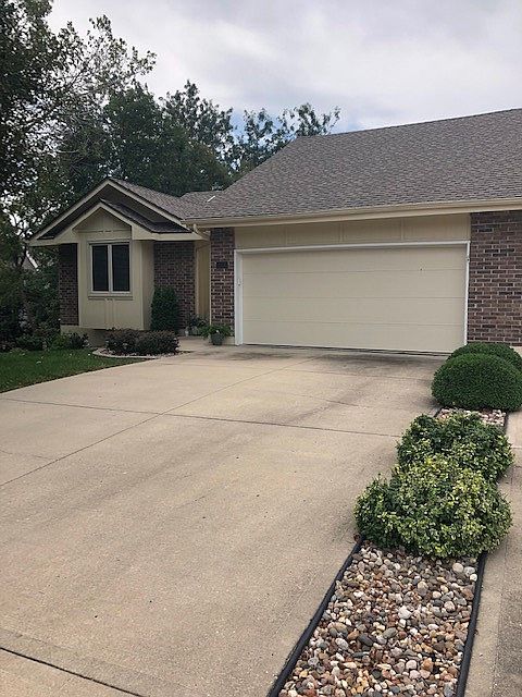 1st image of 2401 NW Ashurst Dr