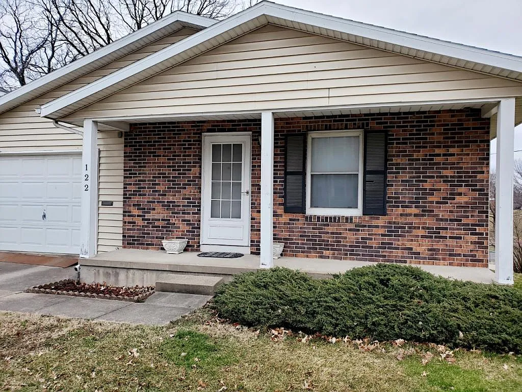 122 W Burlington Ave photo 1