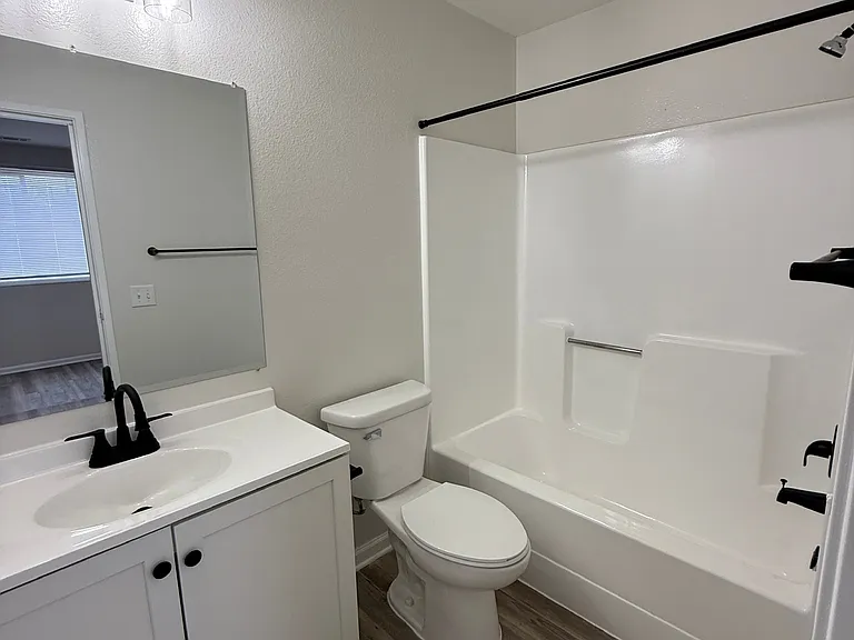 Pine Tree Apartments — Photo 6
