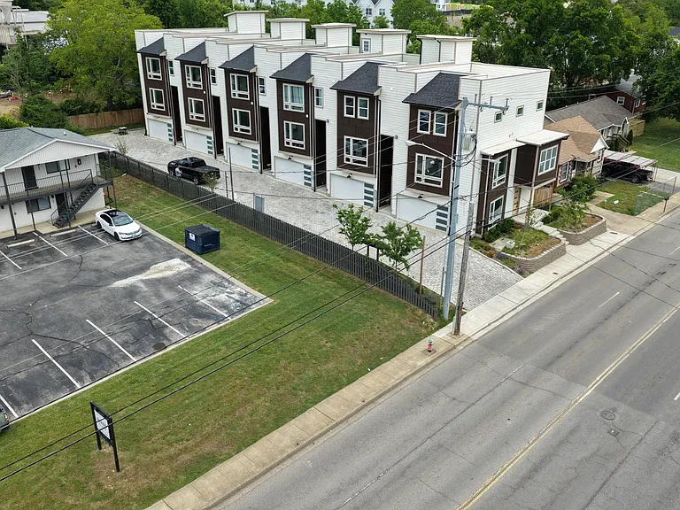 105 Hart Ln #D — Photo 23