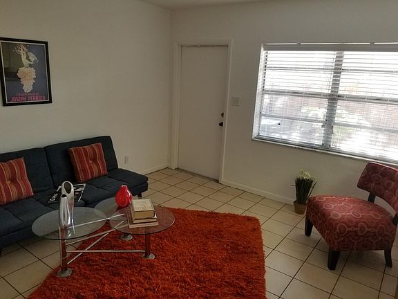 3rd image of 614 NE 29th Dr APT 2