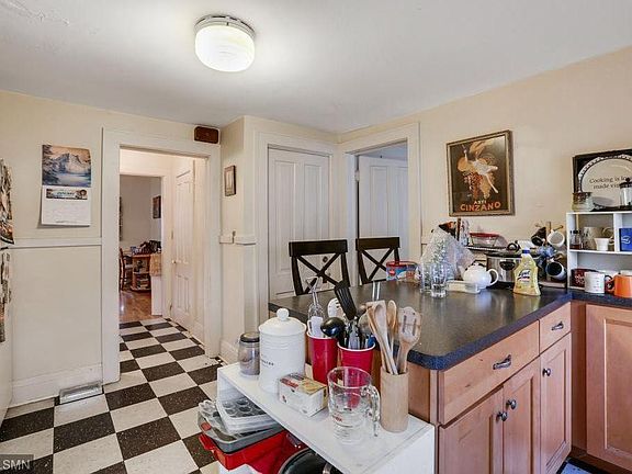 4th image of 2619 Pleasant Ave #2