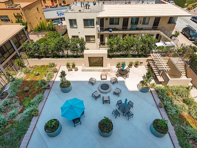 939 Coast Blvd — Photo 37
