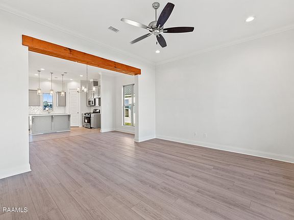 5th image of 203 Earls Ct