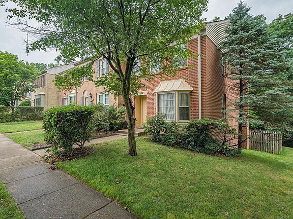 5th image of 4773 Gainsborough Dr