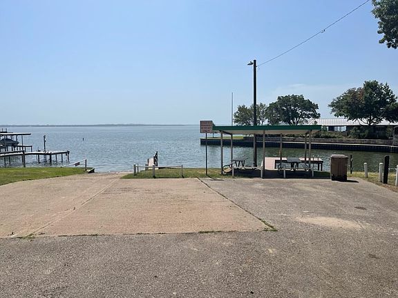 3rd image of 2203 Wildwood Way