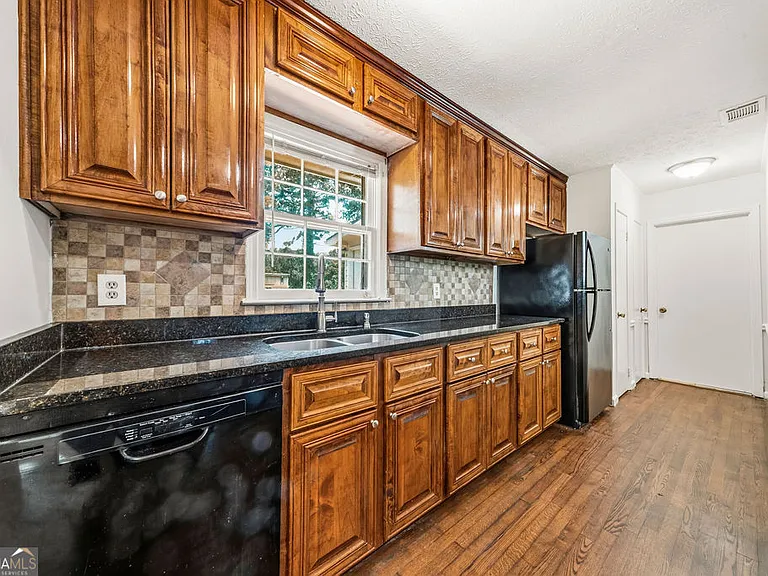3940 Hubert Dr — Photo 10