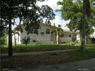 1030 NE 180th Ter, North Miami Beach, FL 33162