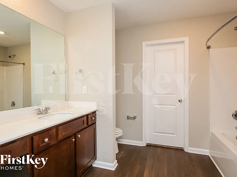 811 Walnut Creek Cir — Photo 13