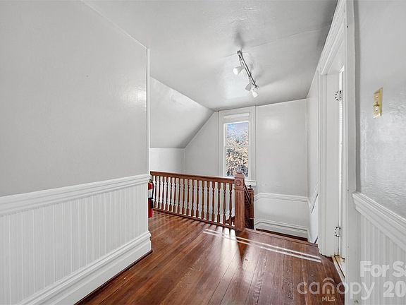 19th image of 121 5th Ave NE