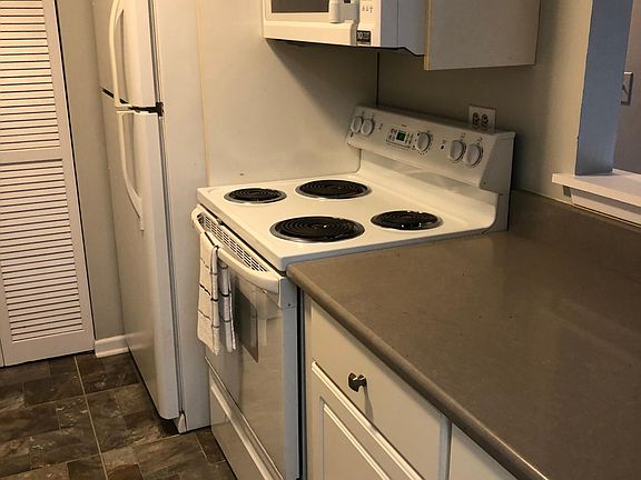 5th image of 800 N Lakeside Dr APT 2C