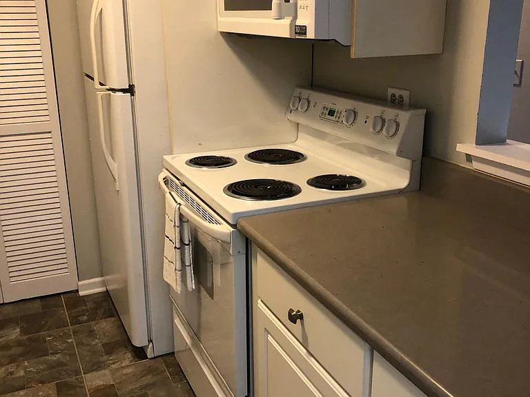 800 N Lakeside Dr #2C — Photo 5