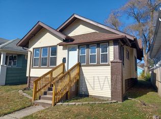 1043 Lyons St, Hammond, IN 46320