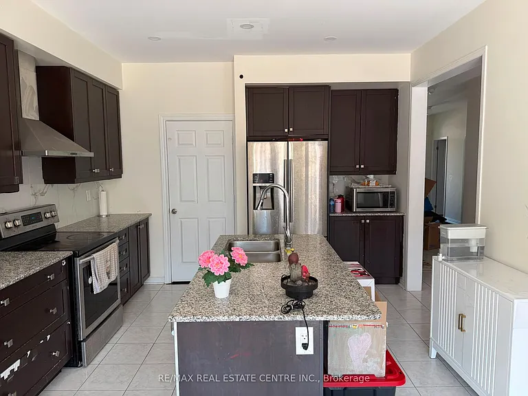 32 Ray Richards St — Photo 4