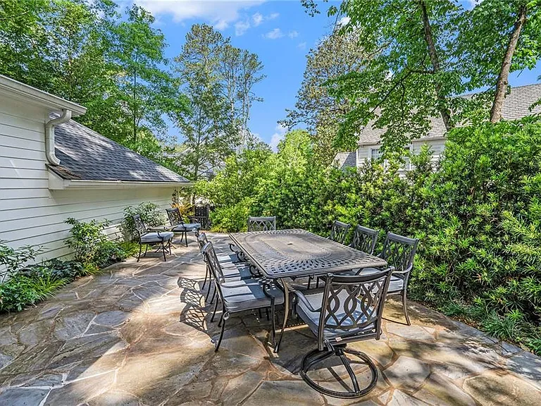 575 Peachtree Battle Ave NW — Photo 23