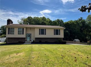 146 Wagoner Dr, Mount Airy, NC 27030